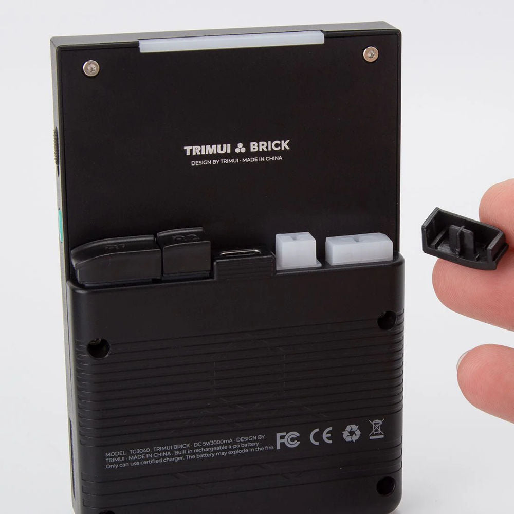 Consola retro portabila TRIMUI Brick 64GB cu jocuri, quad core Cortex-A53 2.0GHz, 1GB RAM, IPS LCD 3.2" 1024x768 4:3, acumulator 3000 mAh, WiFi, Bluetooth, negru