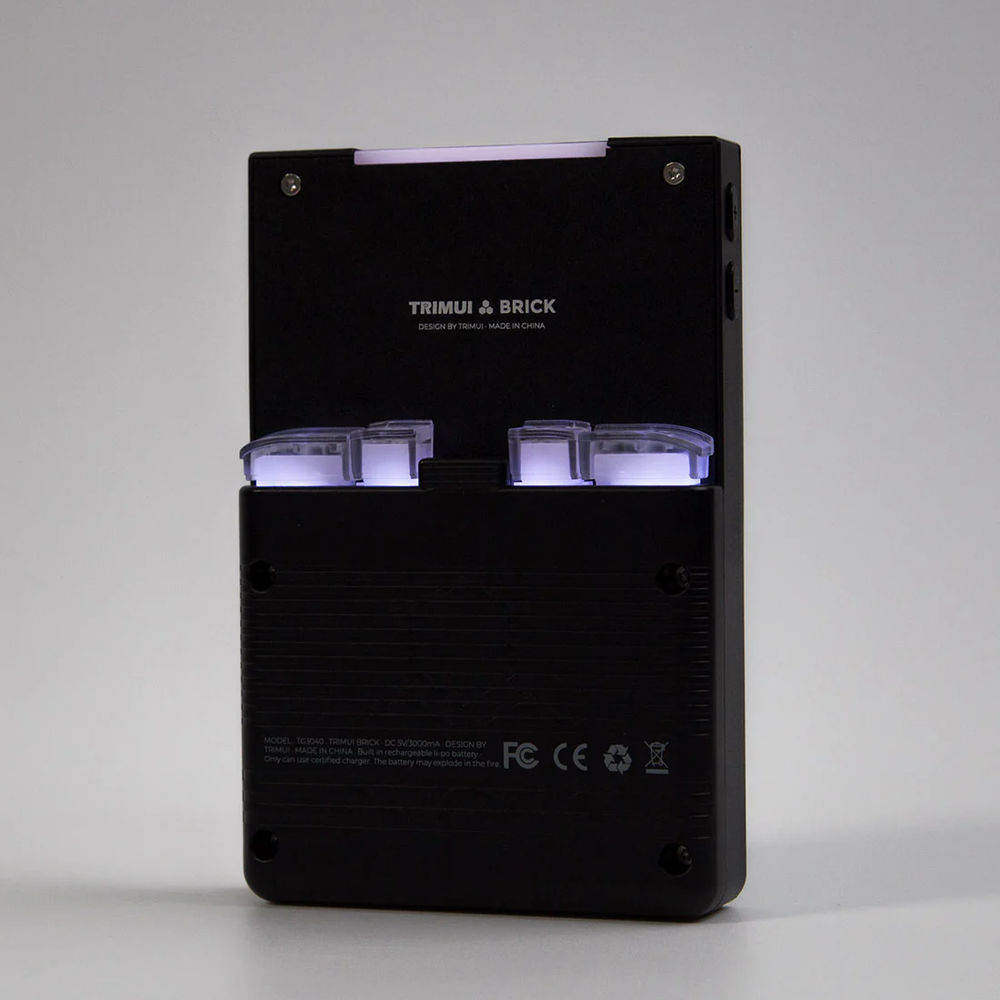 Consola retro portabila TRIMUI Brick 64GB cu jocuri, quad core Cortex-A53 2.0GHz, 1GB RAM, IPS LCD 3.2" 1024x768 4:3, acumulator 3000 mAh, WiFi, Bluetooth, negru