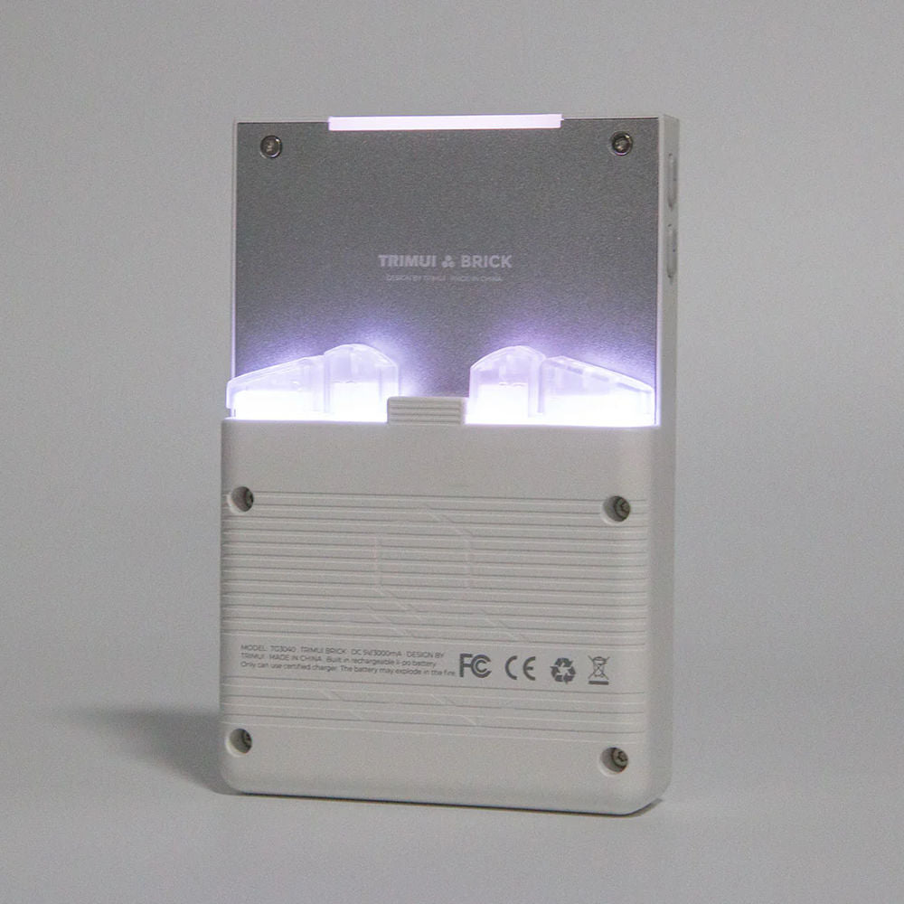 Consola retro portabila TRIMUI Brick 64GB cu jocuri, quad core Cortex-A53 2.0GHz, 1GB RAM, IPS LCD 3.2" 1024x768 4:3, acumulator 3000 mAh, WiFi, Bluetooth, alb